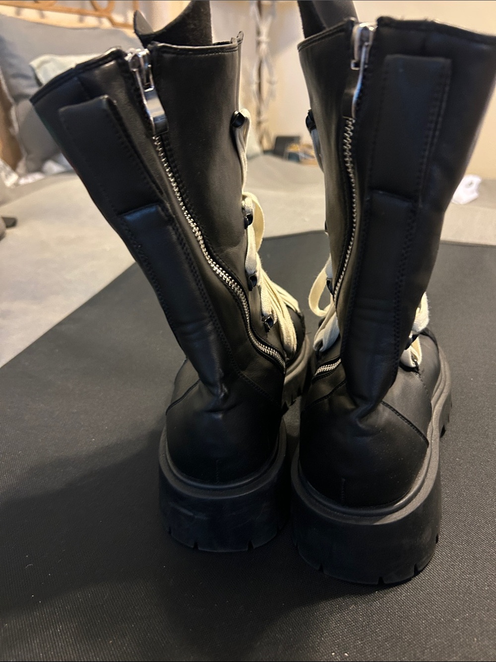 Women’s Black Lace-Up Chunky Combat Boot with Cream Laces Sz 11 or Mens 9 1/2 - Picture 4 of 6